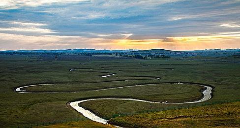 童真视角下的悲情与暖意 手绘风悬疑解谜新作《喜丧》公开